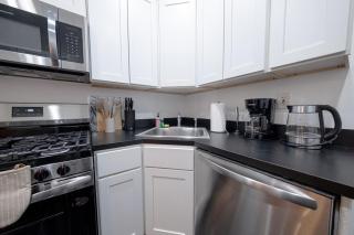Spacious 2BR apt - blocks to Central Park & subway - 2