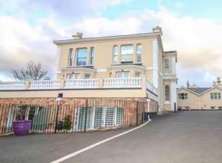 Newcourt Heights Sleeps 4 with Balcony - 3