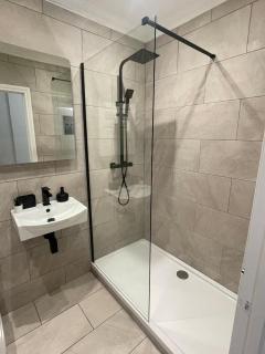 Newcourt Heights Sleeps 4 with Balcony - 1