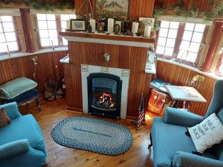 The Queen, A Victorian Bed & Breakfast - 7