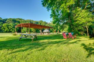 Creek Access & On-Site Trails: Serene Ozark Cabin - 7