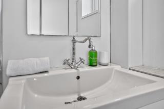 Roath Lake Escape - Modern 2BR Apartment! - 7