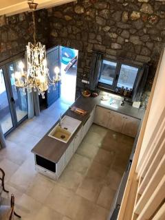House Sleeps 6 with Pool and Parking - 7