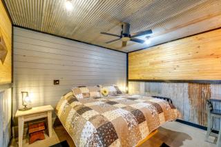 Ozark Escape! Cabin w/ On-Site Hiking & Fishing - 2