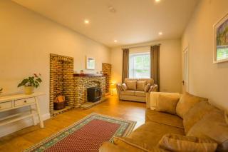 The Stone House Sleeps 10 with Parking - 4