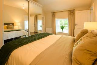 The Stone House Sleeps 10 with Parking - 5