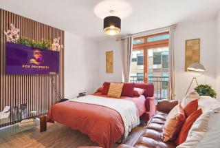Elegant Canalside 2BR Mailbox stay with Free Parking - Sleeps 6 - 4