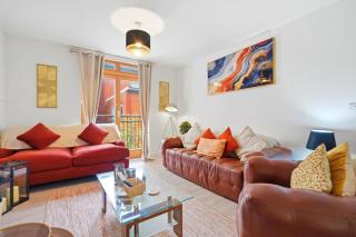 Elegant Canalside 2BR Mailbox stay with Free Parking - Sleeps 6 - Birmingham - 1