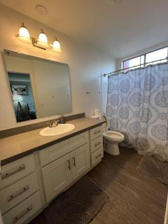 The Two Bedroom Apartment With Pool & Free Parking - 5