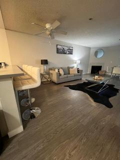 The Two Bedroom Apartment With Pool & Free Parking - 4