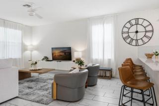 4577 Stunning 7 bedroom home - 2