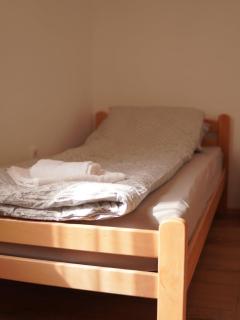 Lakeside cottage with private beach & boat rental - 8