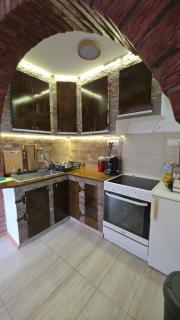 Lakeside cottage with private beach & boat rental - 1