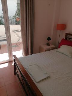 Spacious Apartment with Garden & BBQ in Kryoneri - 8