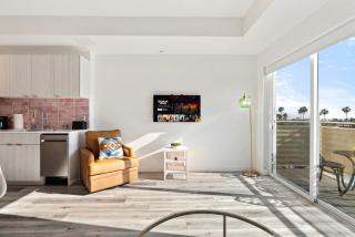 Modern Hollywood Studio, Pool Parking Gym - 5