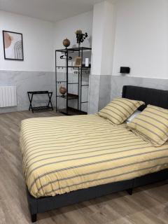 URDAIHOME SUITES & BIKEs - 0