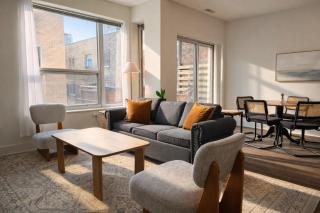 Upscale Apartment Near Lake Michigan - Sleeps 6-7 - 9