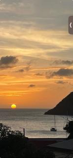 Nuit insolite dans la baie des Saintes - 1