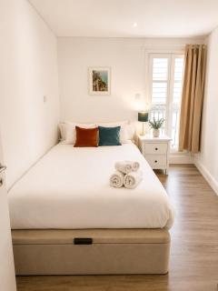 Grand Central House - Deluxe Two Bedroom - GibraltarStay Apartments - 2