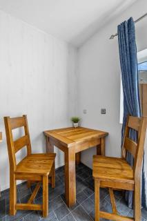 Private quiet ground-floor apartment and courtyard - 9
