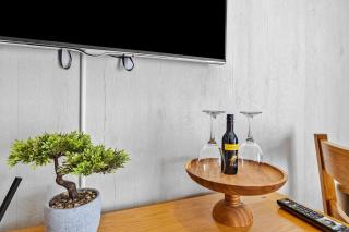 Private quiet ground-floor apartment and courtyard - 7