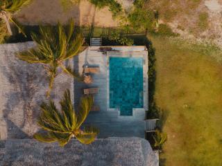 Charlotte & Lulu House - 9