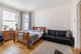 Lovely spacious, quiet ground floor apartment - 7