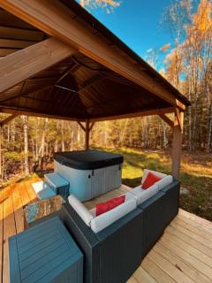 Sunny Waterfront Cottage at FarAway Pond - 8