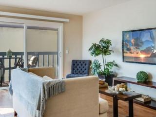 One Bedroom Beachside Condo Steps from the Strand - 3