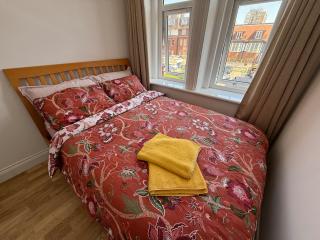 Prime Location - Beach Front - Sleeps 2-4 - 2 beds - Beach 2 min walk - 5
