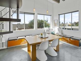 One Bedroom Loft with Vaulted Ceilings and Private Balcony - 0