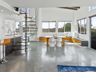One Bedroom Loft with Vaulted Ceilings and Private Balcony - 5