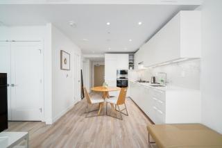 Modern 1BR Apartment Near Vancouver & Metrotown - 4