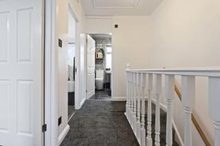 Perfect Family & Contractor 4-Bedroom Home with Parking & Garden Near the City Centre - 1