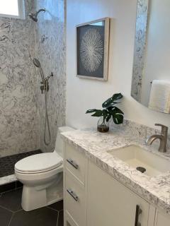 Two Bedroom Condo Steps from the Strand - 6