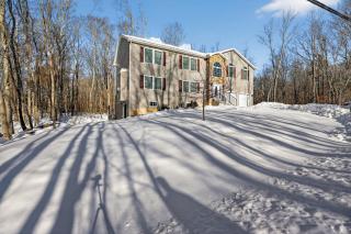Pocono Home Near Lake with Fire Pit, Game Room, Pool - 6