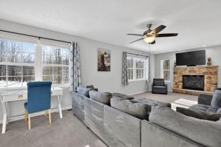Pocono Home Near Lake with Fire Pit, Game Room, Pool - 2