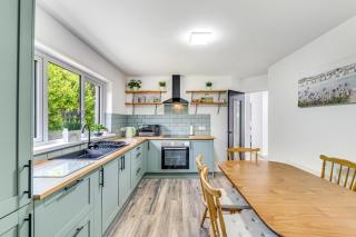Detached Bungalow, Private parking in town centre - 8