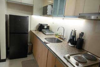 8Newtown Boulevard 1BR Poolside Stay Near Beach & Airport - 2