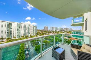 Sunny Isles Beach Condo near Beach & Pool - 8