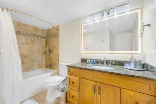 Sunny Isles Beach Condo near Beach & Pool - 2