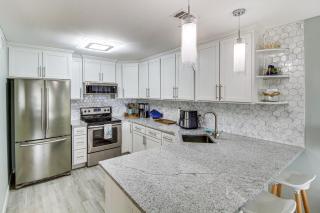 3BR Condo on the Bay w/ Pool and Perks - 6