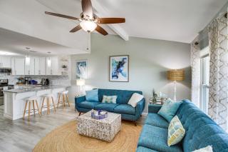 3BR Condo on the Bay w/ Pool and Perks - 4
