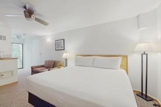 Main St. gem - pool & hot tub - walk to lifts, dog-friendly, third floor - 5