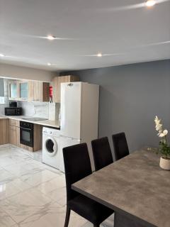 Sant Central Deluxe Apartments - 3