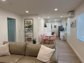 Caroline Apartments - 9