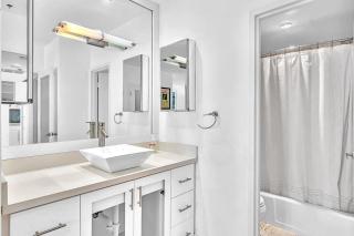Modern 2 BR OceanFront in Prime SOBE w Pool - 6