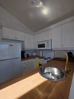 Hunts Point Rustic Coastal Retreat Deluxe Suite - 3