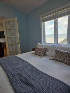 Hunts Point Rustic Coastal Retreat Deluxe Suite - 4
