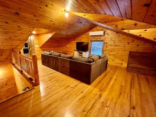Secluded Tustin Cabin - 2